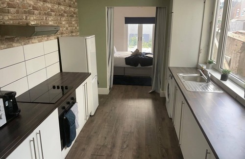 Cleethorpes Apartment | Grimsby Retreat, 4 Bed Spacious House