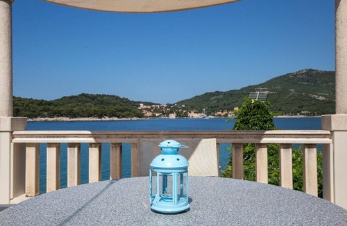 Stikovica House | Großes Ferienhaus mit Terrasse und Garten