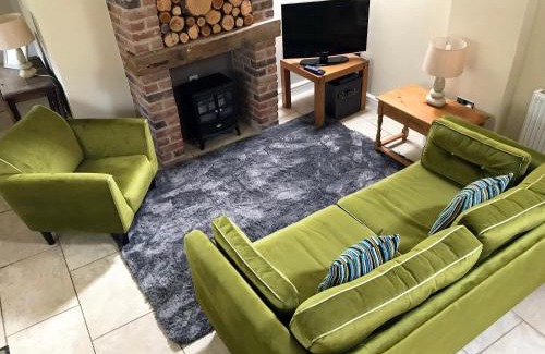 King's Bromley House | Groom's Cottage - E5398