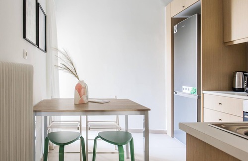 Koukaki Condo | Groovy 2BR Apartment in Koukaki