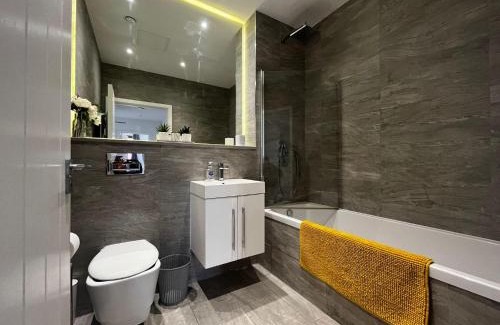 St Albans Apartment | Grosvenor Rd - 2-Bedrooms - Sleeps 5 - Parking