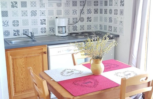 La Joue du Loup Apartment | Ground floor, view mountain, terrace, parking, tv, ski locker, 25m², La Joue du Loup