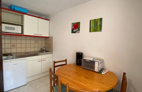 Plage d'Argeles Apartment | Ground Floor Apartment: Pool Close to Beach