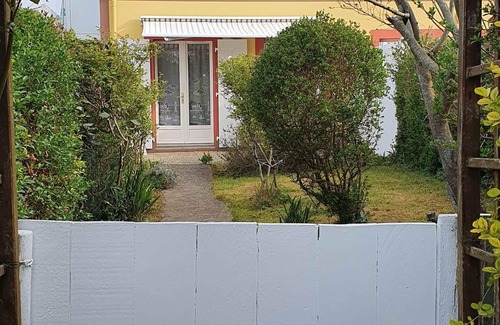 Le Palais Apartment | Ground Floor Apartment: Terrace, Garden, Near Port & Shops