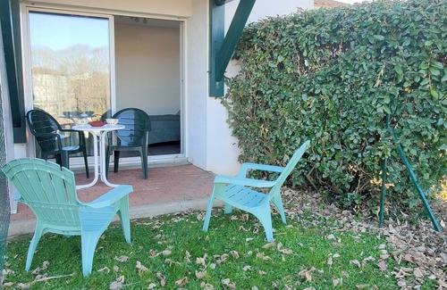 Cambo-les-Bains Apartment | Ground floor studio with small garden in the center of Cambo les bains.