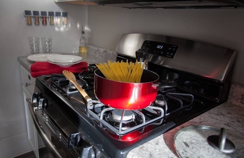 Grand Junction House | Group Basecamp 6 Bedrooms Downtown GJ Ski.Bike.Climb.Play!