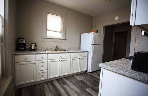 Grand Junction House | Group Basecamp 6 Bedrooms Downtown GJ Ski.Bike.Climb.Play!