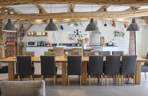 Handel House | Group farmhouse with garden in wooded area