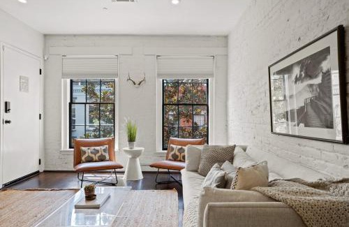 Central Business District Hotel | Group-friendly Suite Near Bourbon Street