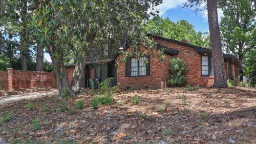 Columbus House | Group Getaway 6BR Near Fort Benning Huge Kitchen Private Yard