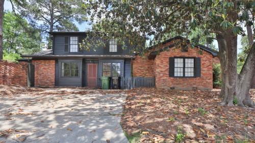 Columbus House | Group Getaway 6BR Near Fort Benning Huge Kitchen Private Yard