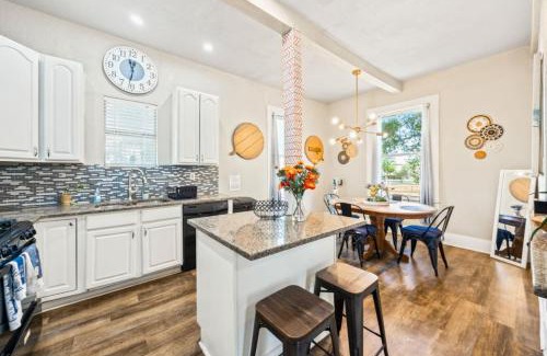 Harlandale House | Group Getaway with Backyard Theater Close to River Walk