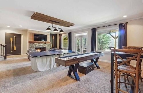 Big Canoe Cabin | Group Home|Hot Tub|Game Room|Fire Pit|Pets