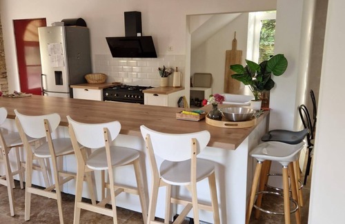 Molesme House | Group home in Burgundy: L'Antre Amis - Spacious accommodation for family and friends