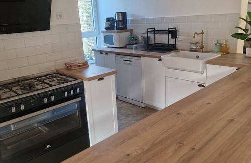 Molesme House | Group home in Burgundy: L'Antre Amis - Spacious accommodation for family and friends