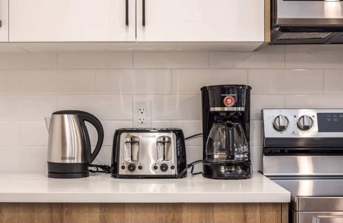 Lynnwood Ridge House | 🏡 Group Stay Near Downtown 6BR Full Duplex Sleeps 16! 2 Kitchens Banff P