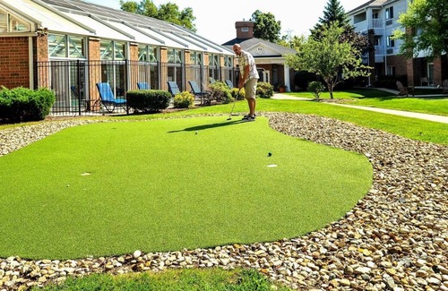 Mishawaka House | Group Vacation! 2 Units Close to University Park Mall! W/ Pool Access & Parking!