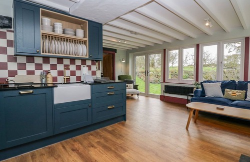 Low Newton Cottage | GROVE HOUSE, pet friendly, character holiday cottage in Witherslack