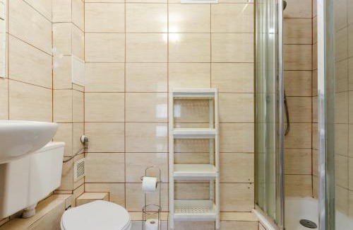 Oliwa Apartment | Grunwaldzka Comfort Apartment by BookingHost