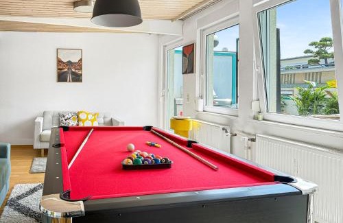 Rathaus Apartment | Gruppen-Penthouse Stuttgart Zentrum Whirlpool, Billard & Platz für 13