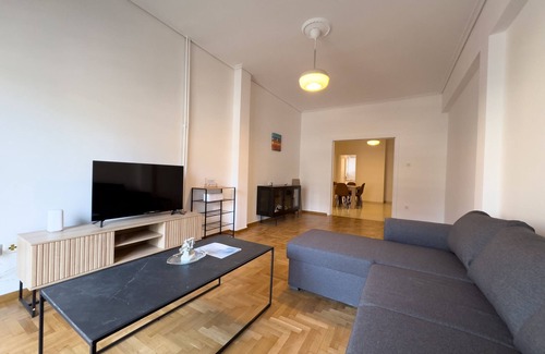 Nea Smirni Apartment | Gtrip Nea Smyrni Apartment - 3421