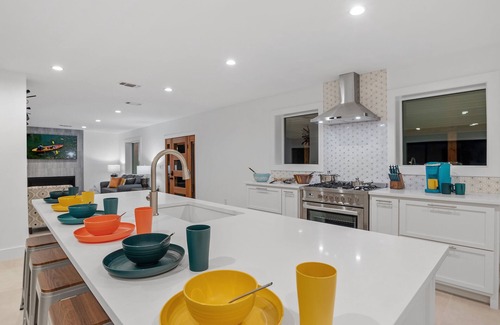 Kerrville House | Guadalupe Bluff Modern House - Hot tub, view of Guadalupe, River!