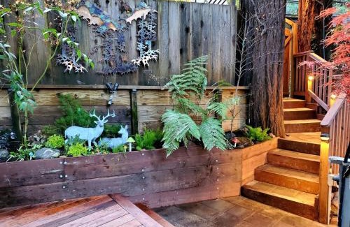 Guerneville House | Guerneville Cottage! Redwoods! Hot Tub! Fire Table! Fast WiFi! Serenity Defined!