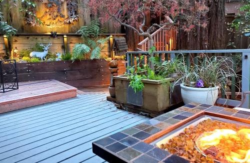 Guerneville House | Guerneville Cottage! Redwoods! Hot Tub! Fire Table! Fast WiFi! Serenity Defined!