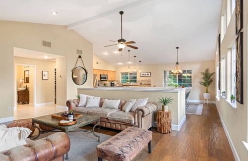 Guerneville House | Guerneville Glamour! Modern Retreat~Hot Tub| Pets