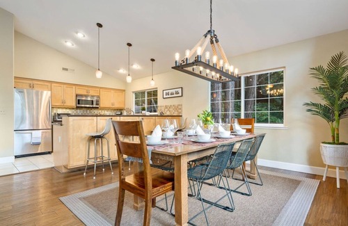 Guerneville House | Guerneville Glamour! Modern Retreat~Hot Tub| Pets