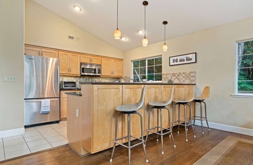 Guerneville House | Guerneville Glamour! Modern Retreat~Hot Tub| Pets