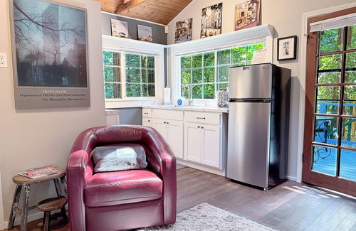 Guerneville Cottage | GuernevilleCottage~Unwind&Reconnect In the Redwoods, FireTbl/HotTub/WiFi/Pup