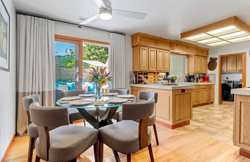 Guerneville House | GuernevilleGetaway-FUN Home w/Lounge!Super Chill - GmRm,HotTub, Pup, WiFi!