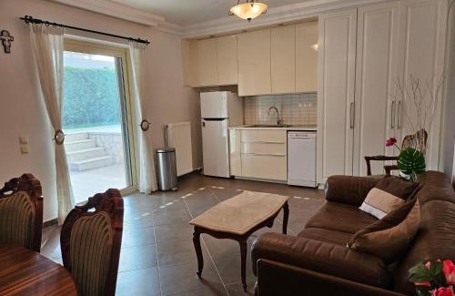 Lagonissi House | Guest apartment within a villa in Lagonissi