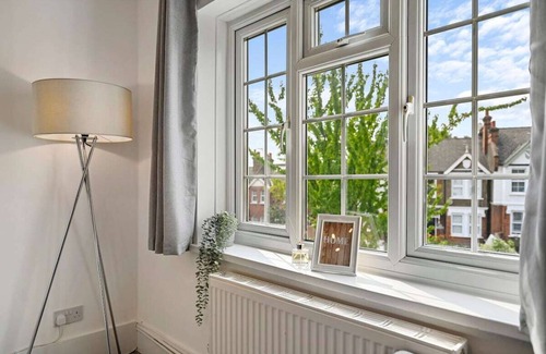 East Acton Apartment | Guest Homes | Rosebank Gardens