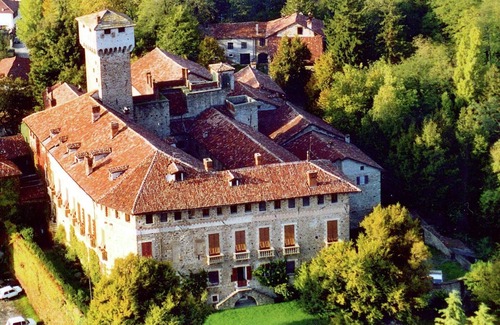 Saint-remy-de-provence Apartment | Guest House in Monferrato with Castle Views