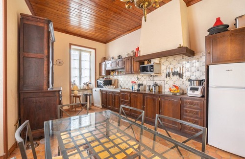 Nieulle-sur-Seudre House | Guest House 'Pierre-Isaac Garesché' with Shared Terrace, Shared Garden and Wi-Fi