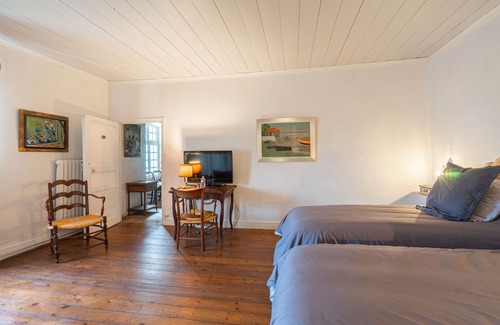 Nieulle-sur-Seudre House | Guest House 'Pierre-Isaac Garesché' with Shared Terrace, Shared Garden and Wi-Fi