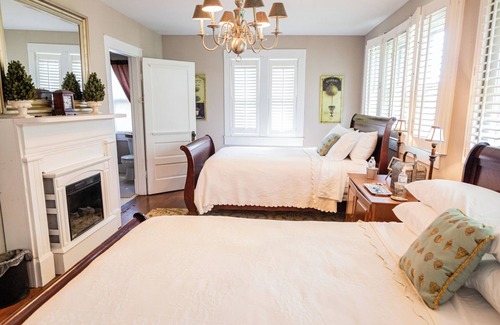 Lancaster House | Guest House of Kentucky (2 Queens - 1st Floor)