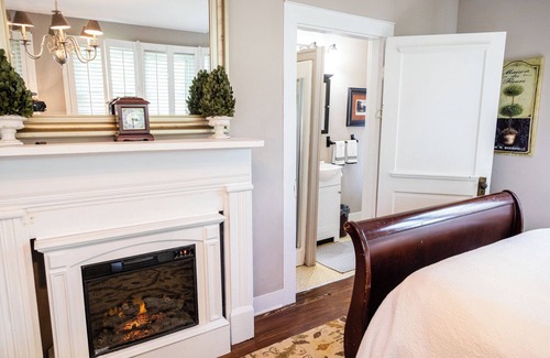 Lancaster House | Guest House of Kentucky (2 Queens - 1st Floor)