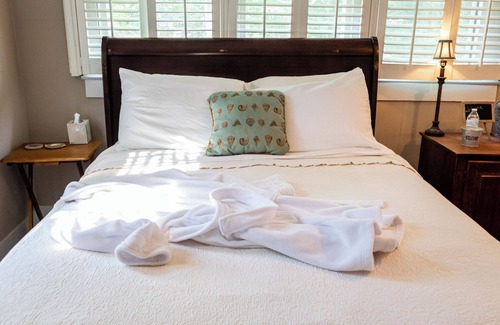 Lancaster House | Guest House of Kentucky (2 Queens - 1st Floor)