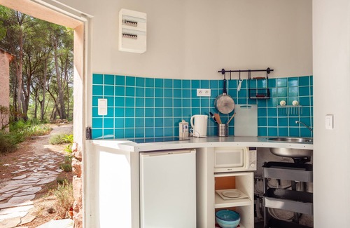 Aix-en-Provence Apartment | Guest House 'Pigeonnier Indépendant' with Shared Pool and Shared Garden