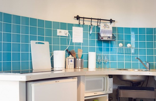 Aix-en-Provence Apartment | Guest House 'Pigeonnier Indépendant' with Shared Pool and Shared Garden