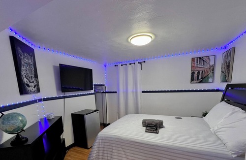 Dupont House | Guest private suite in Thornton