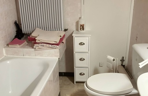 Segonzac Bed & Breakfast | Guest Room 'Room 1 for 2 People' with Shared Pool, Shared Terrace and Wi-Fi