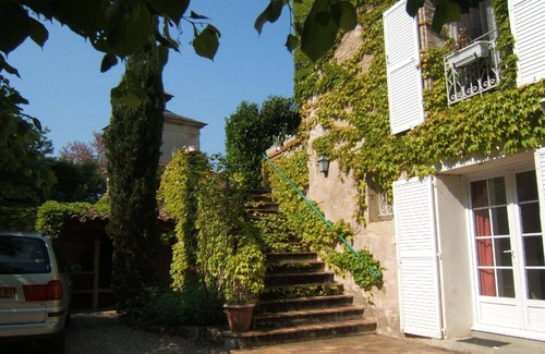 Labruguiere House | Guest room with kitchenette