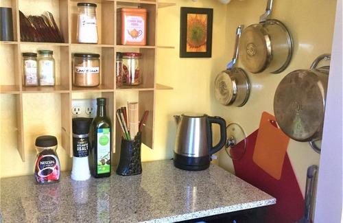 Cottonwood-Verde Village House | Guest suite - 2 private rooms - stargazer sundeck - ecofriendly - dog friendly