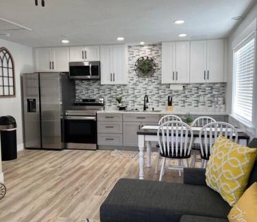Idaho Falls Apartment | Guest Suites 1998 #3 - Cheerful 1 bedroom 1 bath Suite