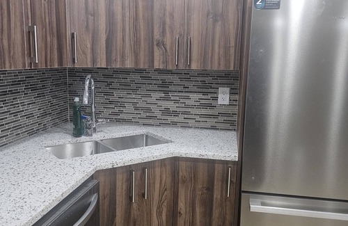 Airdrie Apartment | Guesthouse in Airdrie-South West