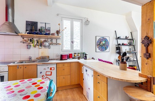 Amerique Apartment | GuestReady - Stylish Loft with Workspace and Music